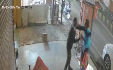 Lonavala News l लोणावळ्यात दोन व्यक्तींचा एकमेकांवर चाकू हल्ला; हल्ल्याची घटना कॅमेरात कैद