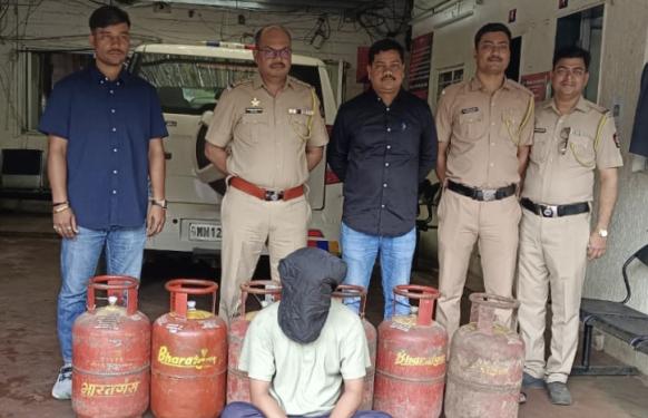 Lonavala News l लोणावळ्यात घरगुती गॅस सिलिंडरच्या टाक्या चोरणाऱ्या चोरट्याला पोलिसांनी घेतले ताब्यात