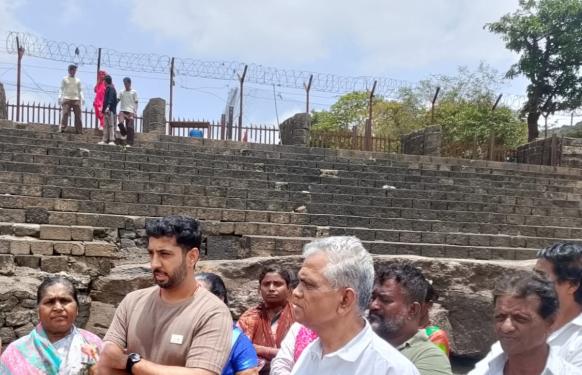 Bhushi Dam l भुशी धरणाकडे रेल्वे प्रशासनाचे दुर्लक्ष; पायऱ्यांची दुरवस्था आणि स्थानिकांचा रोजगार हिरावल्याने संताप - नगराध्यक्ष राजेंद्र सोनवणे 
