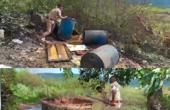 Lonavala News l बोरजमध्ये गावठी हातभट्टीवर लोणावळा ग्रामीण पोलिसांचा छापा; २ हजार लिटर कच्चे रसायन जागीच नष्ट
